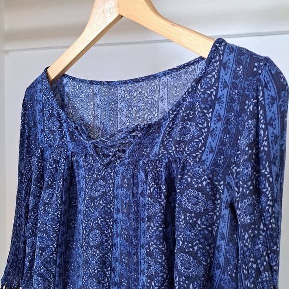 Hollister | Blue bohemian pattern with cut out lace sleeves - Picture 5 of 12